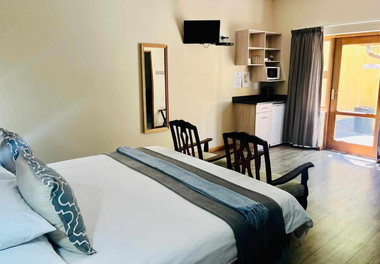 17 On Bird Guest House Beaufort West Dış mekan fotoğraf