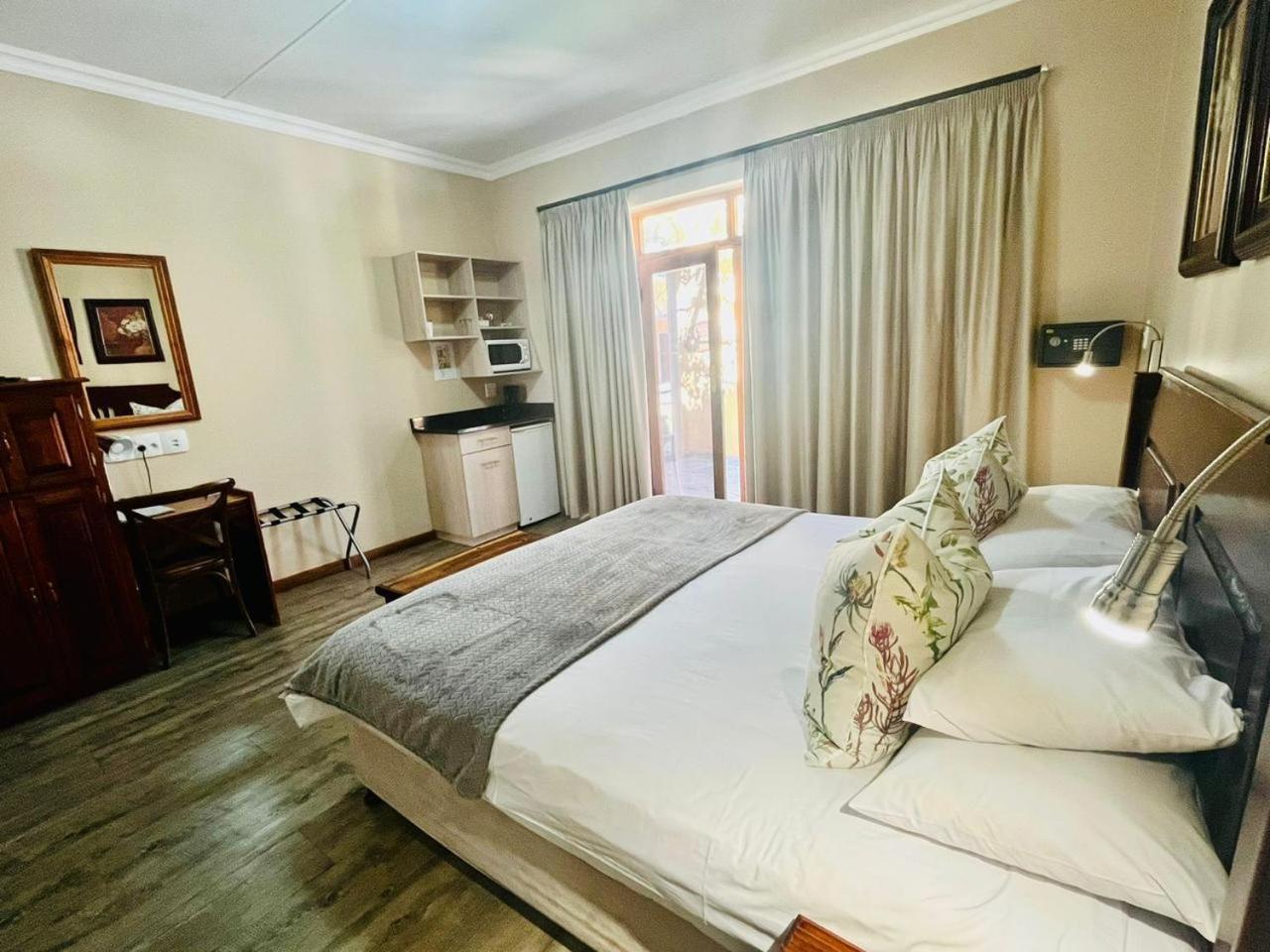 17 On Bird Guest House Beaufort West Dış mekan fotoğraf