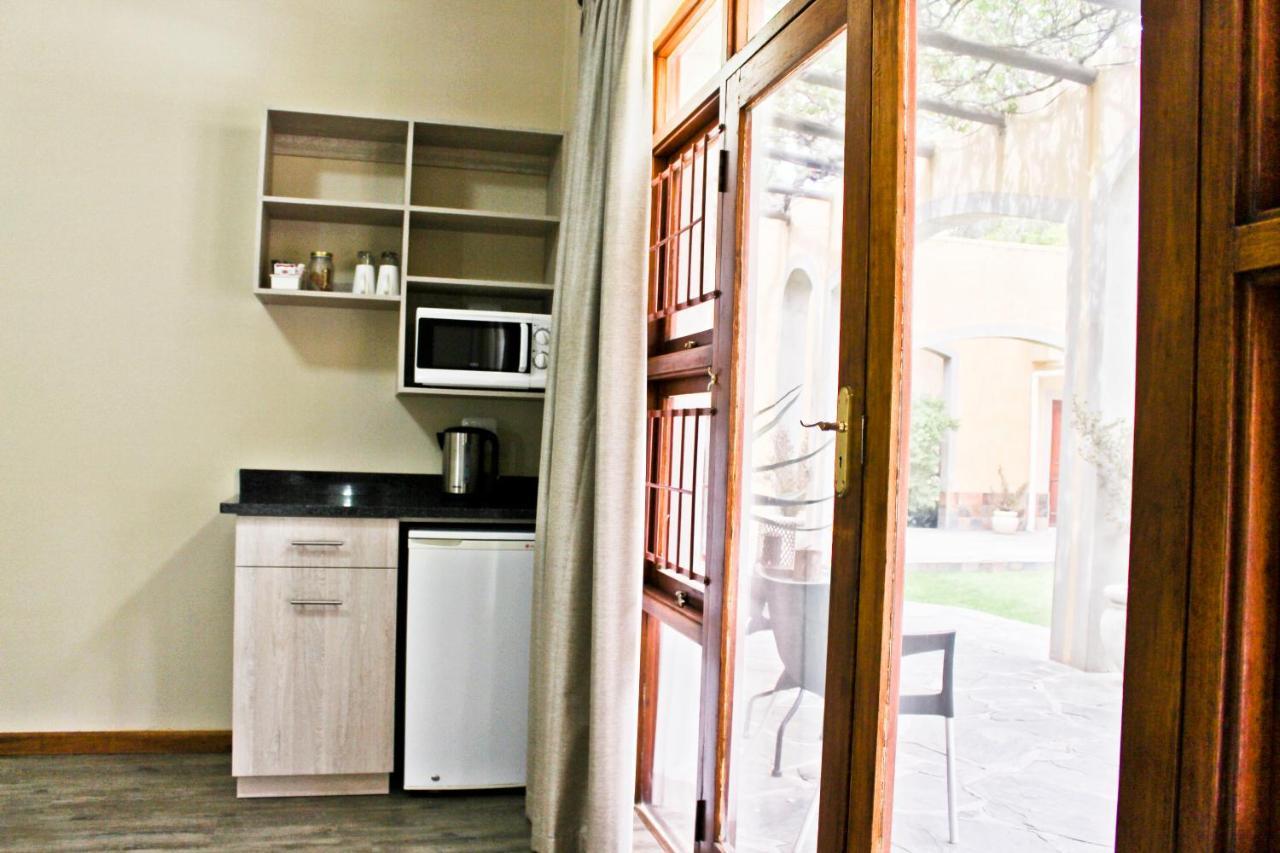 17 On Bird Guest House Beaufort West Dış mekan fotoğraf