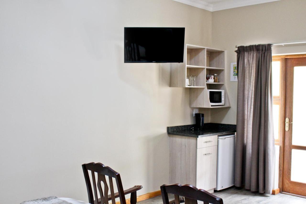 17 On Bird Guest House Beaufort West Dış mekan fotoğraf