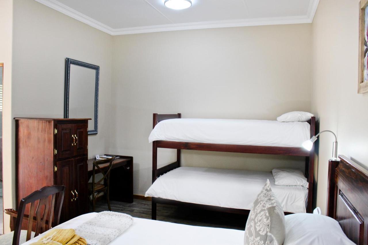 17 On Bird Guest House Beaufort West Dış mekan fotoğraf
