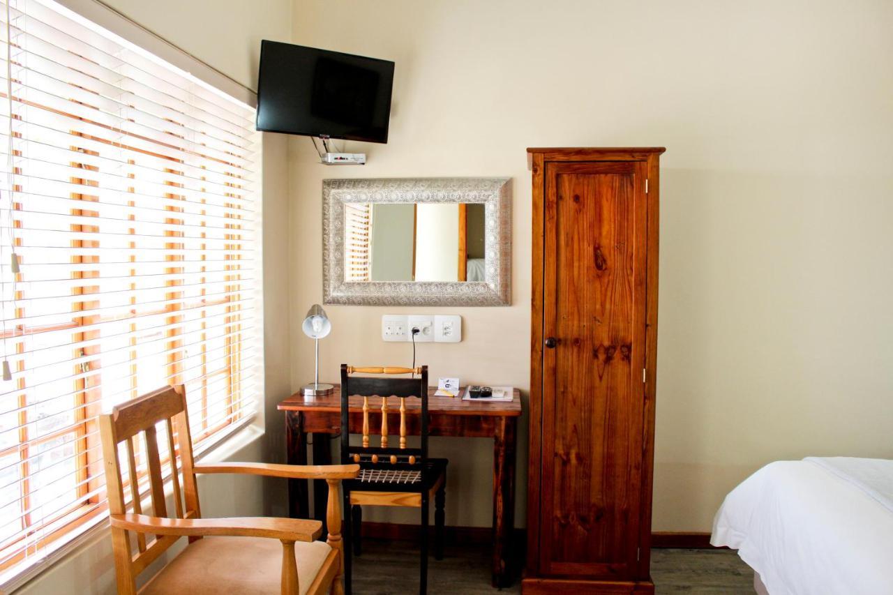 17 On Bird Guest House Beaufort West Dış mekan fotoğraf